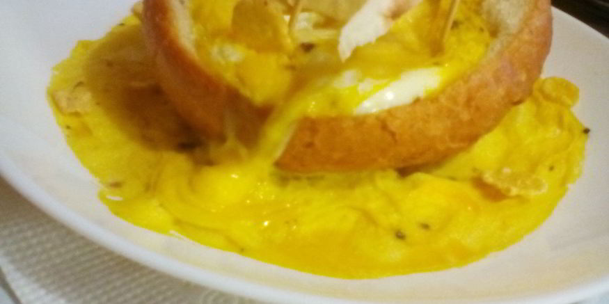 Рецепт яичницы в булке кораблик в море