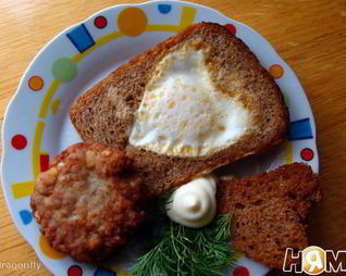 Яичница в гренке