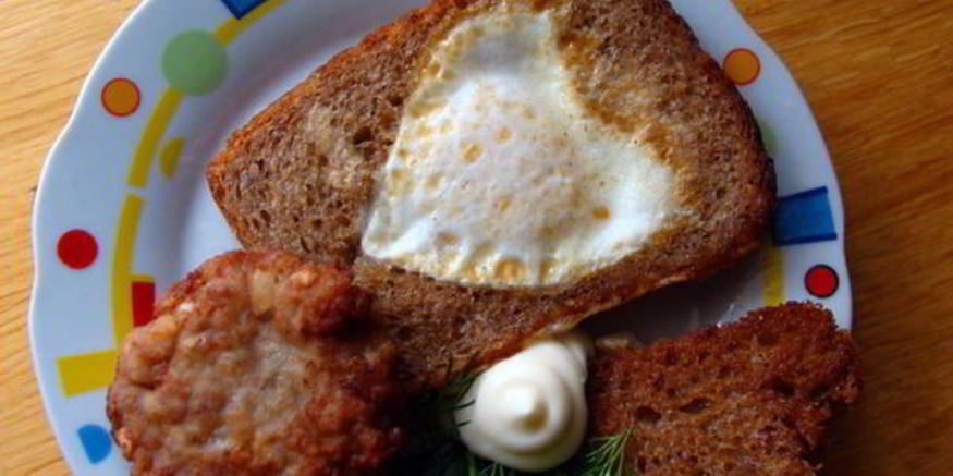 Рецепт яичницы в гренке