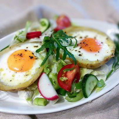 Яичница в картофеле