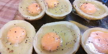 яичница в картофеле