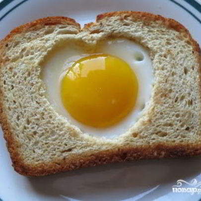 Яичница в хлебе Сердечко