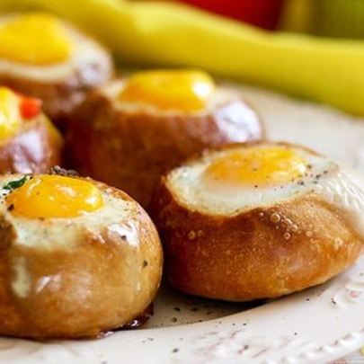 Яичница в хлебном горшочке