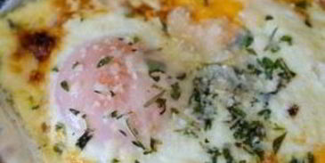 запеченная яичница с зеленью