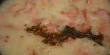 завтрак из сосисок и яиц