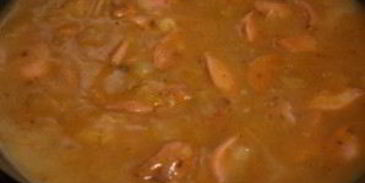 завтрак из сосисок и яиц