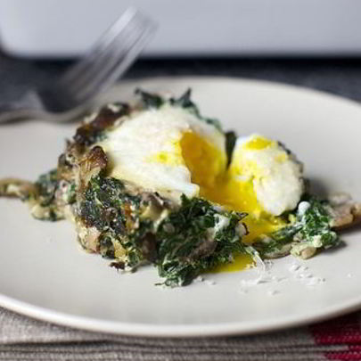 Яйца, запеченные с грибами и шпинатом