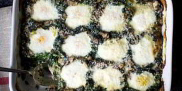 яйца, запеченные с грибами и шпинатом