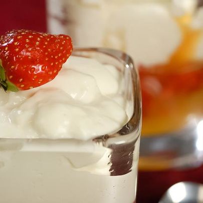 Апельсиновое заливное с клубникой