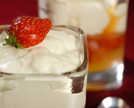 Апельсиновое заливное с клубникой