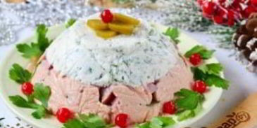 двухцветное заливное с ветчиной и маринованными огурцами
