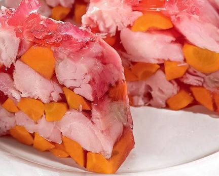 Заливное из белой рыбы в свекольном желе