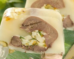 Заливное из фаршированного языка