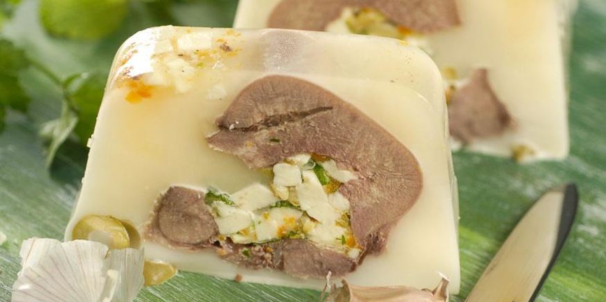 Рецепт заливного из фаршированного языка