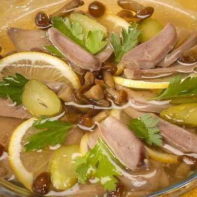 Заливное из свиного языка с опятами