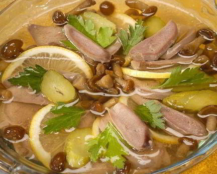 Заливное из свиного языка с опятами