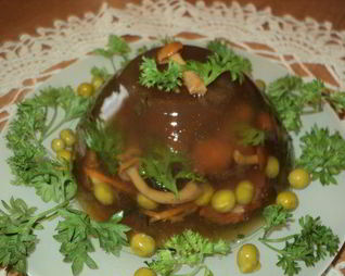 Заливное с ветчиной и опятами