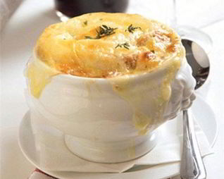 Куриный жюльен с грибами и твердым сыром