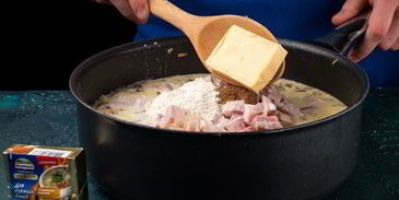 сытный мясной жульен в булочке