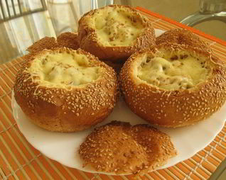 Жульен в булочке с кунжутом