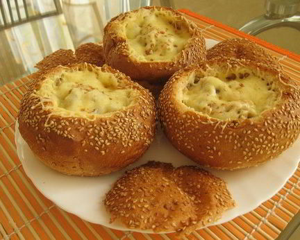 Жульен в булочке с кунжутом