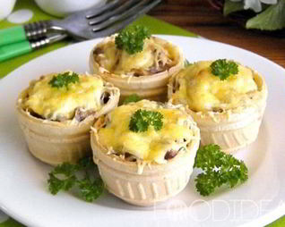 Жульен в тарталетках с грибами и курицей