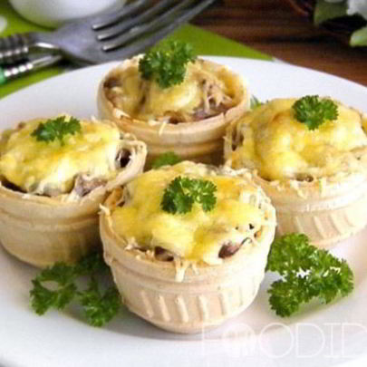 Жульен в тарталетках с грибами и курицей