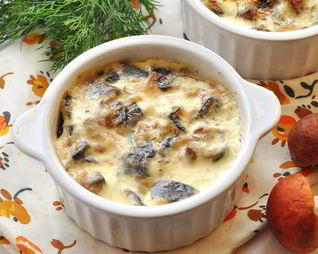 Жюльен из курицы в горшочках