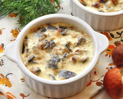 Жюльен из курицы в горшочках