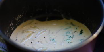 жюльен с крышечками из слоеного теста