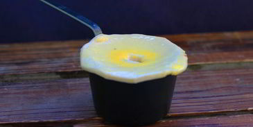 жюльен с крышечками из слоеного теста