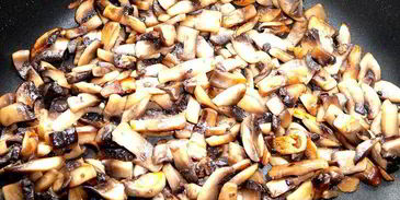 жюльен с курицей и грибами в булочках