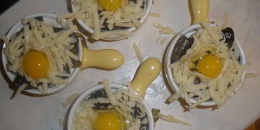 жюльен с перепелиными яйцами